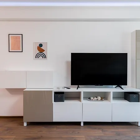 New Stylish 1-bedroom Flat In Business District Apartamento
